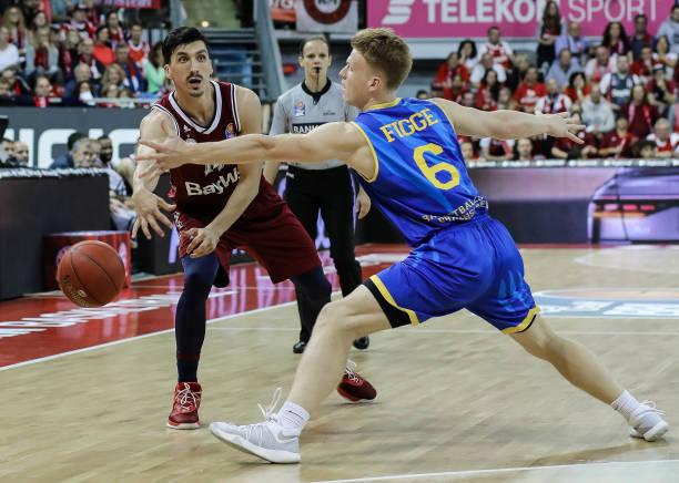 队友们通过 队友们通过