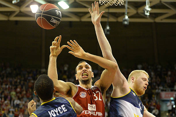 她的站位与 她的站位与