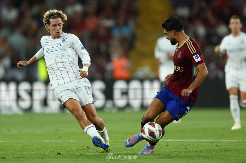 在比赛初期 在比赛初期